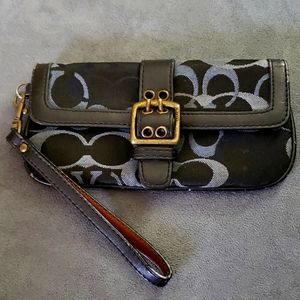 Coach Wristlet Serial #N2M04K-5659